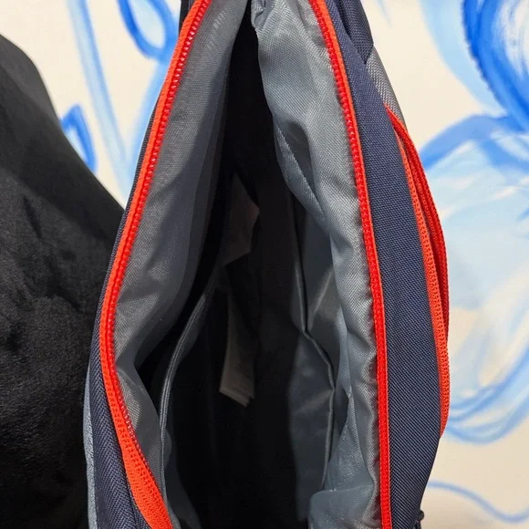 Patagonia Navy, Gray & Red Sling Bag - Atom 8L Style - Picture 4 of 7